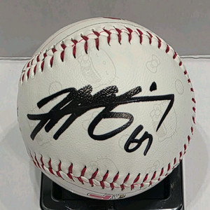 김영우 LG 헬로 키티 로고볼 싸인볼 이미지