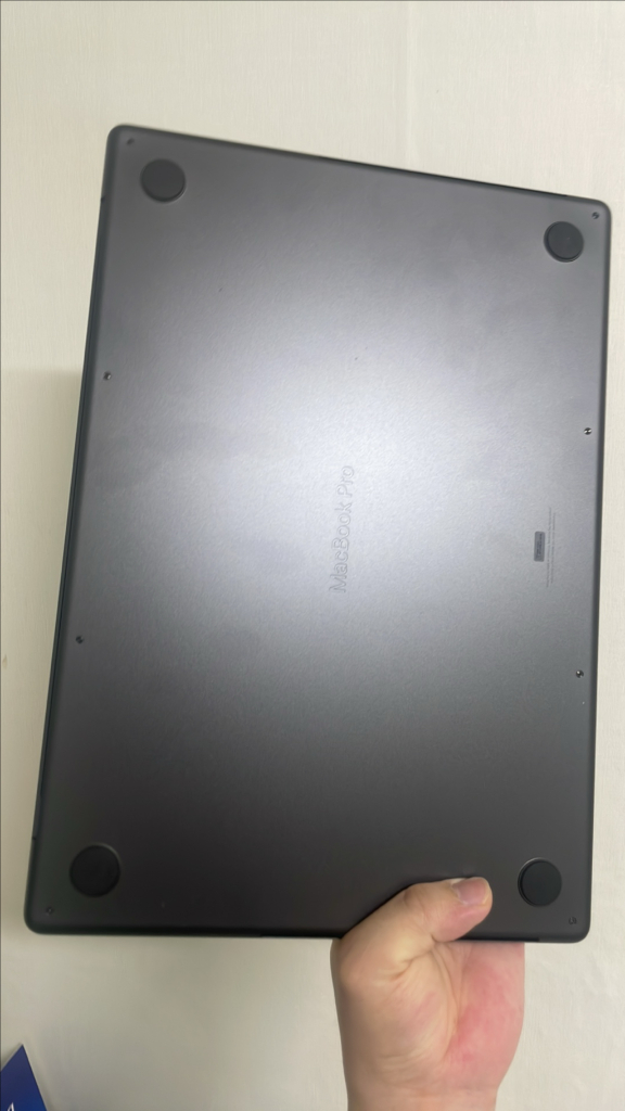 맥북프로 M4 Pro 16인치 이미지