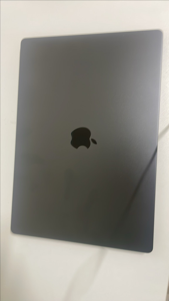 맥북프로 M4 Pro 16인치 이미지