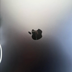 맥북프로 M4 Pro 16인치 이미지