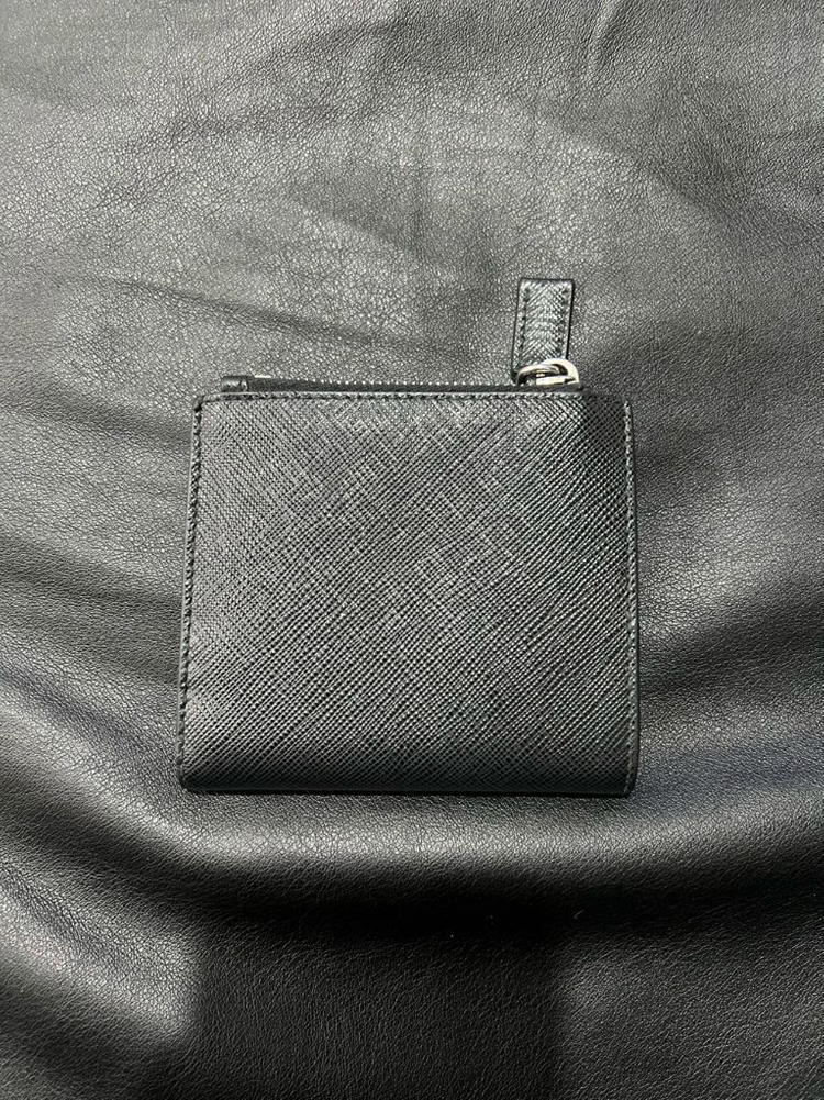 프라다 지퍼 지갑 이미지