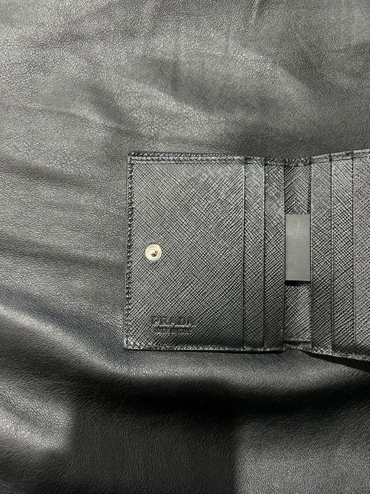 프라다 지퍼 지갑 이미지