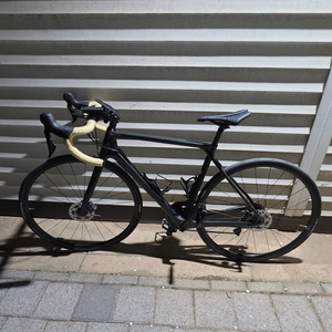 22년식 첼로 케인D7 카본 105급 로드자전거 m사이즈 팔아요 이미지
