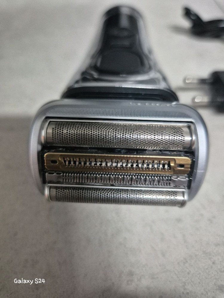 브라운 S9PRO+ 프리미엄 전기면도기 세트 이미지