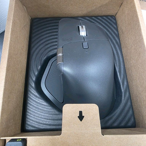 로지텍 MX master4 이미지