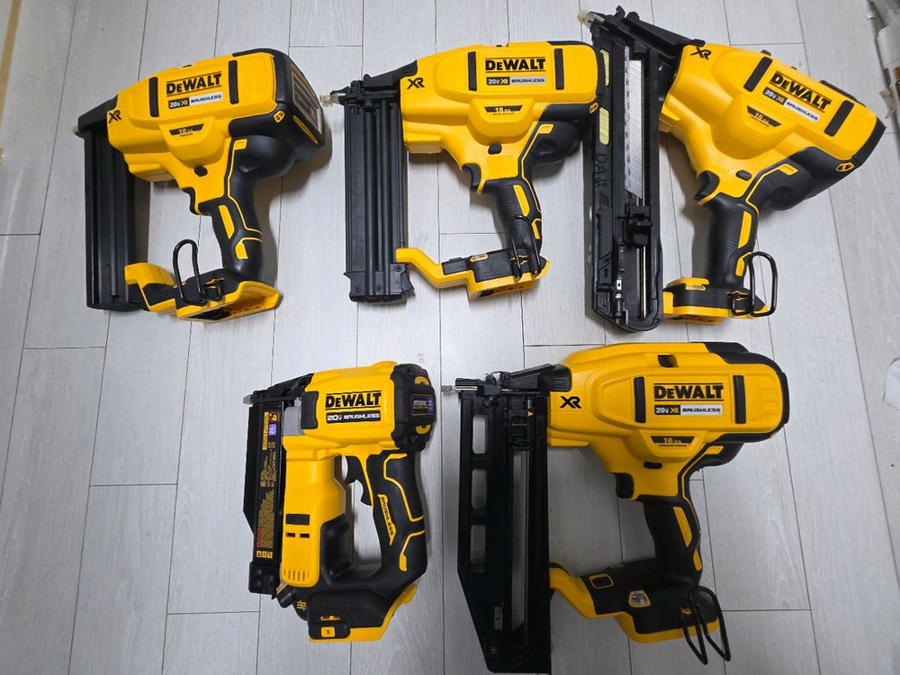 디월트 풀세트 직쏘 컷쏘 그라인더 멀티커터 스킬 월커터 임팩 해머 드릴 실타카 대타카 충전기 배터리 플랜지쏘 이미지