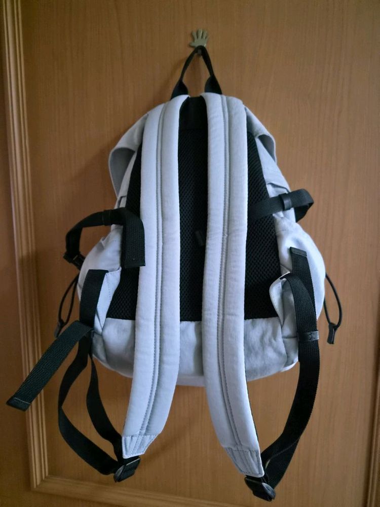 쿠론 백팩 이미지