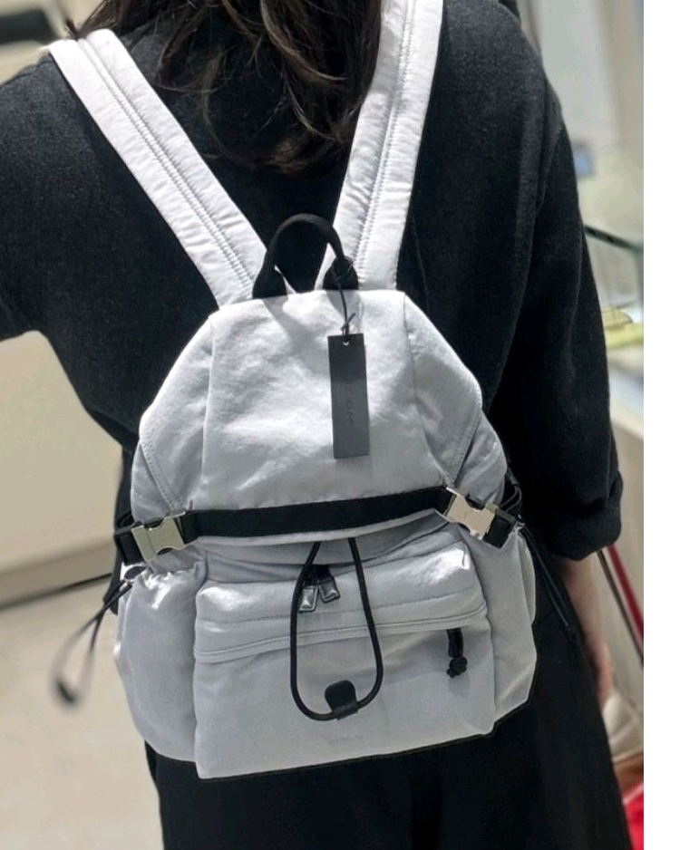 쿠론 백팩 이미지