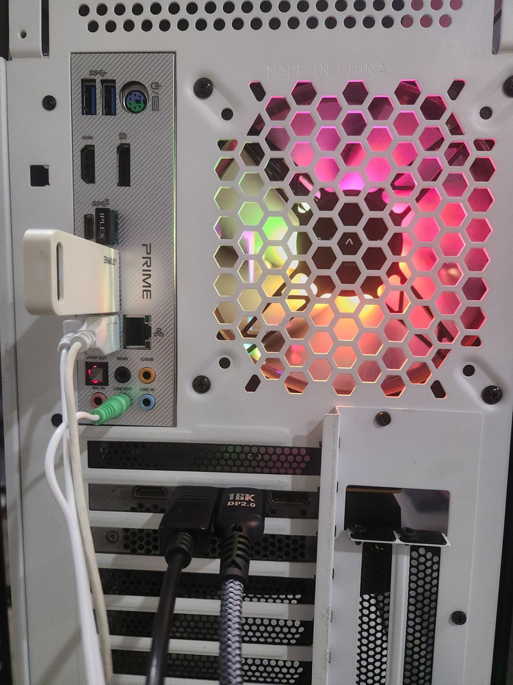 5900X + 3080Ti 슈프림 + 삼성램64G + NZXT수냉 + 삼성 32 듀얼 모니터 이미지