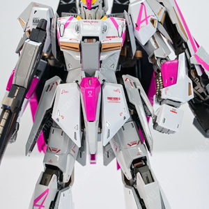 반다이 MG 화이트 제타(아무로 버전) 버카 도색 완성작 팝니다! 이미지