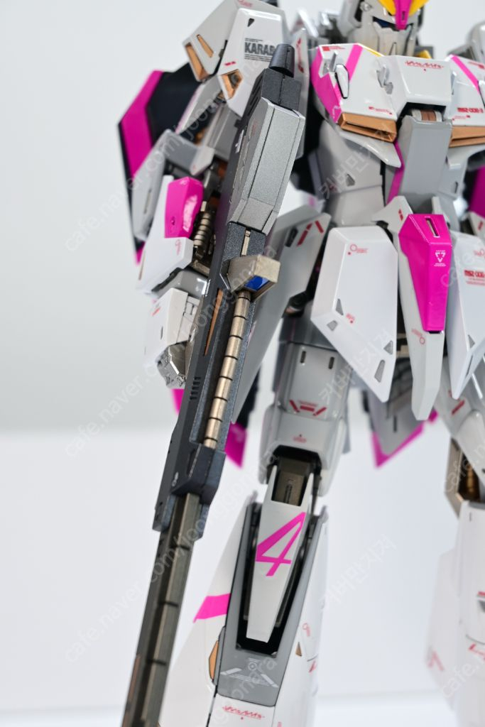 반다이 MG 화이트 제타(아무로 버전) 버카 도색 완성작 팝니다! 이미지