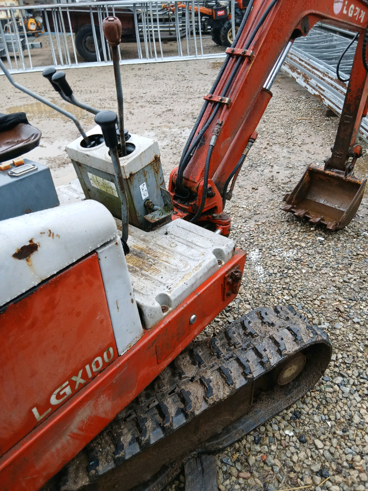 LG 1톤미니굴삭기 정상작동 이미지