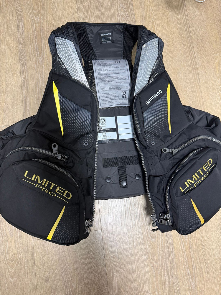 시마노 리미티드 프로 의류 , 슈즈 , 조끼 , 모자 풀셋 이미지