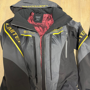 시마노 리미티드 프로 의류 , 슈즈 , 조끼 , 모자 풀셋 이미지