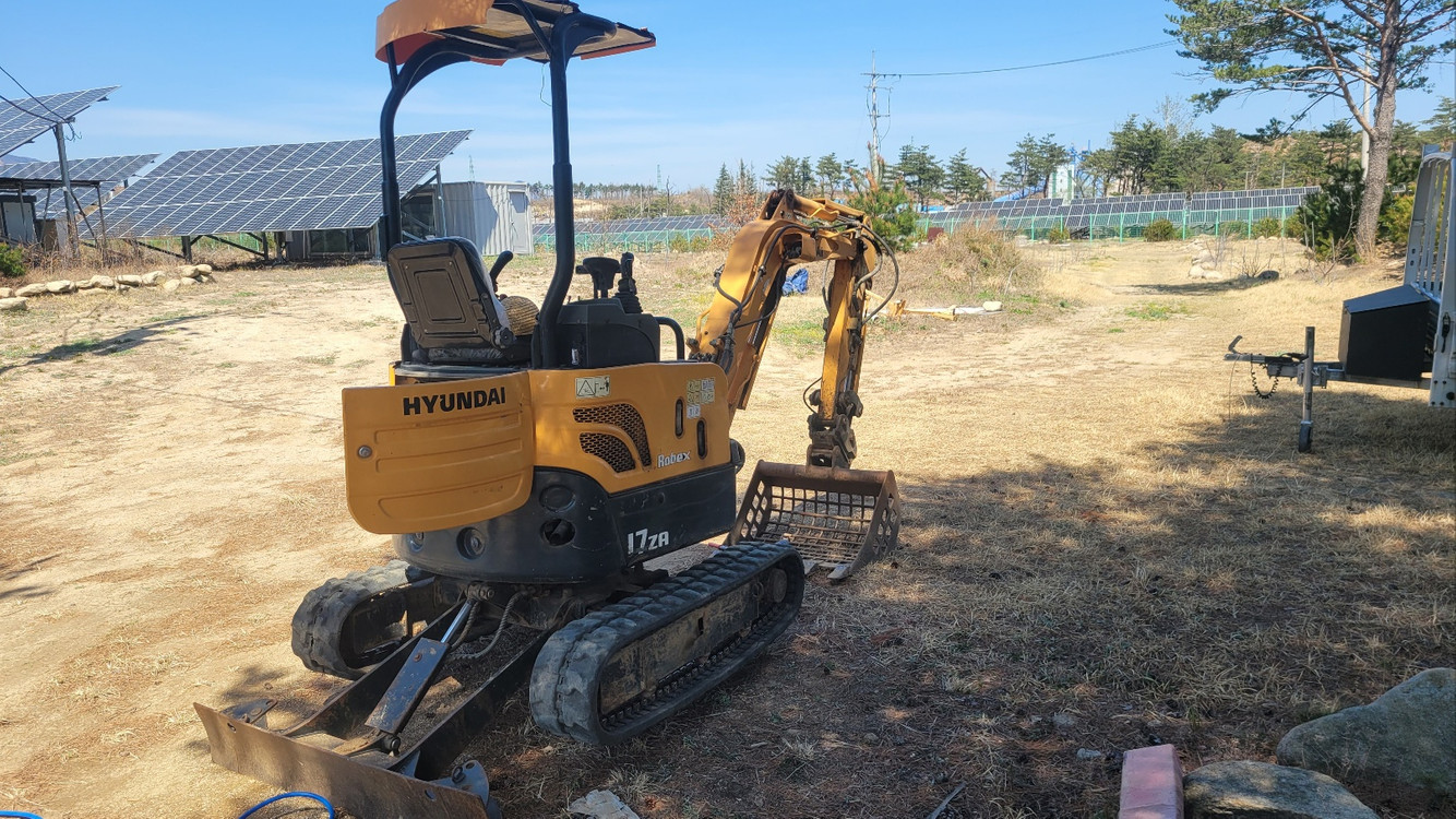 현대 미니굴삭기 R17 2016년식 풀세트, 채바가지, 유압집게 포함 장비~!! 이미지