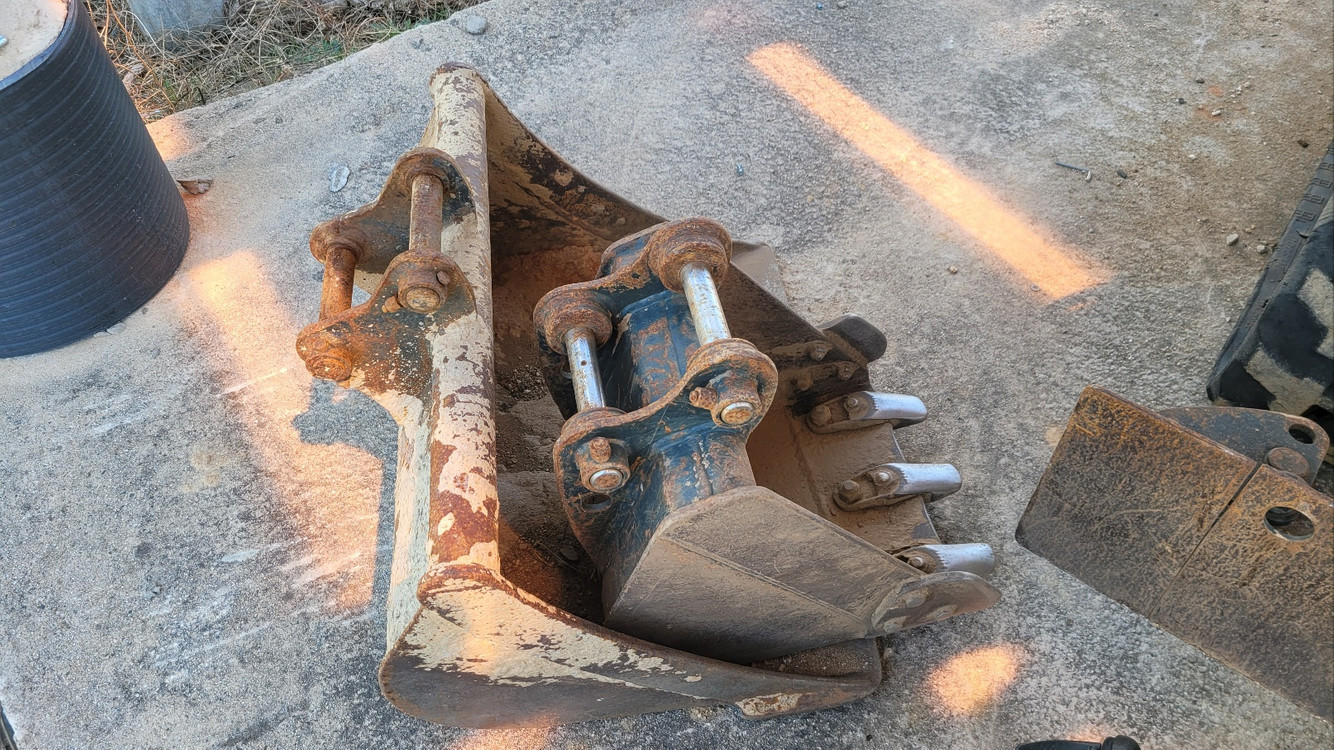 현대 미니굴삭기 R17 2016년식 풀세트, 채바가지, 유압집게 포함 장비~!! 이미지