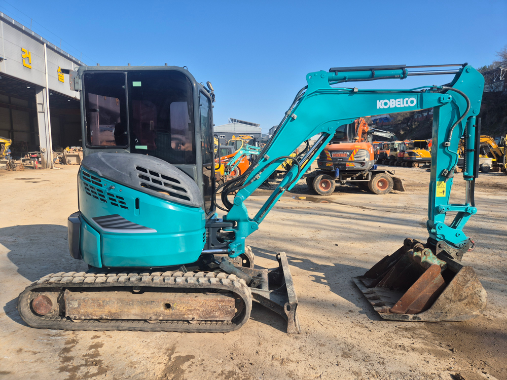 코벨코 미니굴삭기 SK30캐빈 2017년식 9900시간 가동 이미지