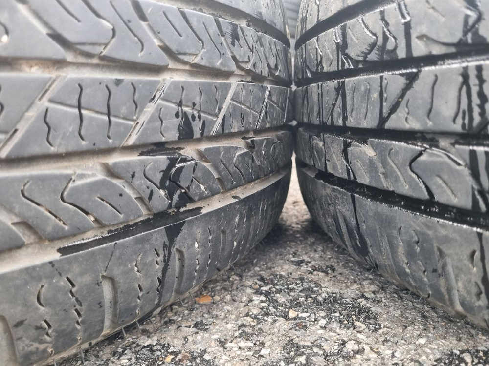 카니발 블랙유광 19인치 2355519 휠타이어 팝니다 이미지