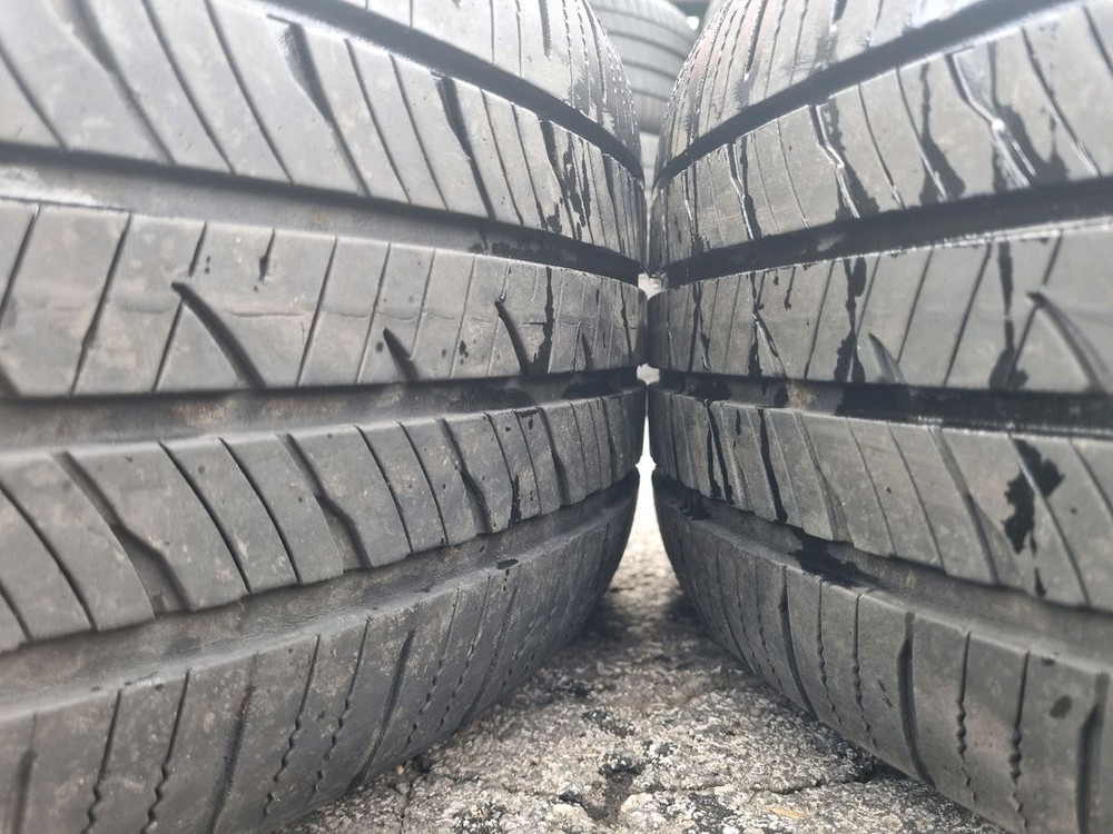 카니발 블랙유광 19인치 2355519 휠타이어 팝니다 이미지