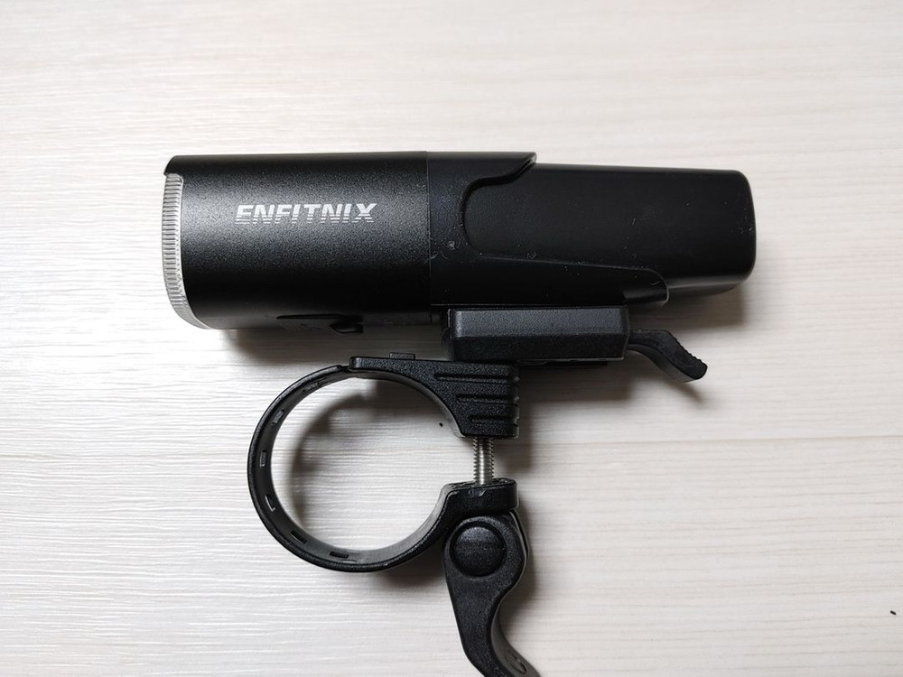 A급)엔피트닉스 충전식 자전거 전조등 나비500 루멘 팝니다. 택포2.7만 이미지