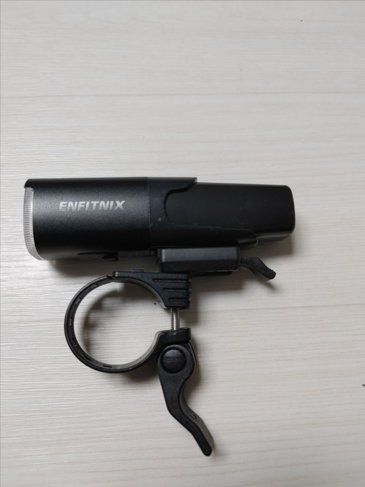 A급)엔피트닉스 충전식 자전거 전조등 나비500 루멘 팝니다. 택포2.7만 이미지