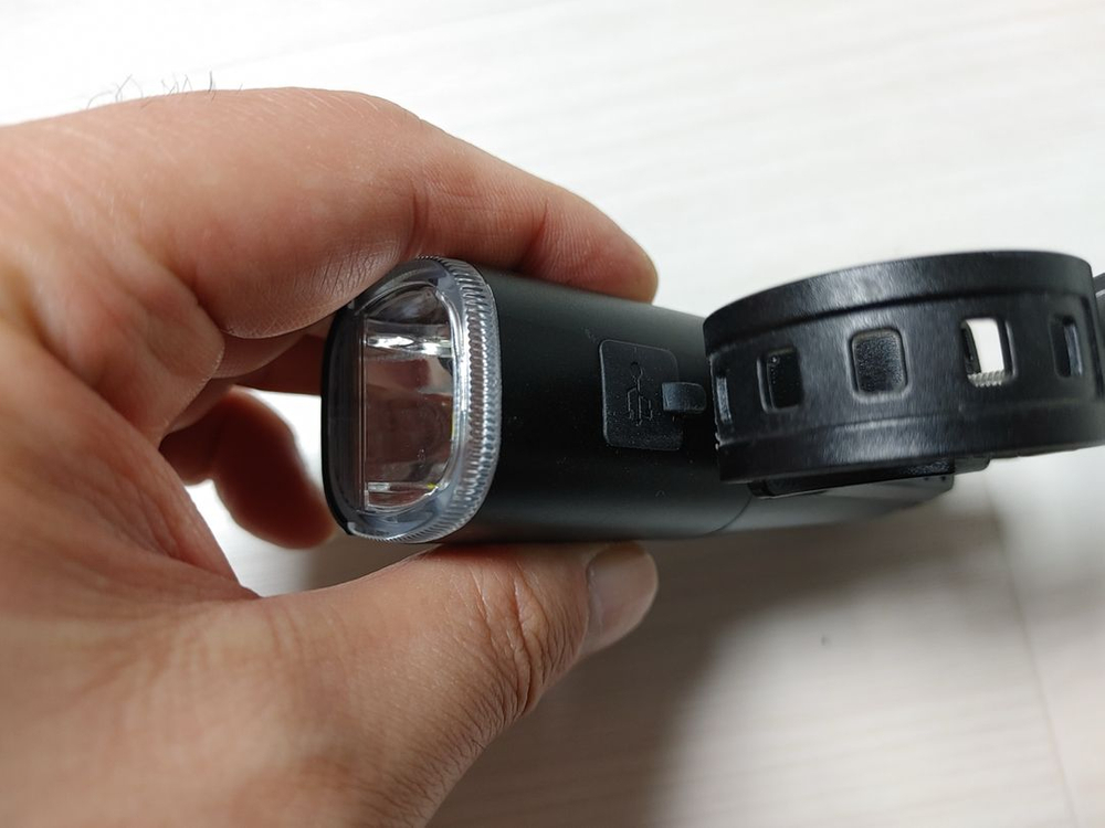 A급)엔피트닉스 충전식 자전거 전조등 나비500 루멘 팝니다. 택포2.7만 이미지