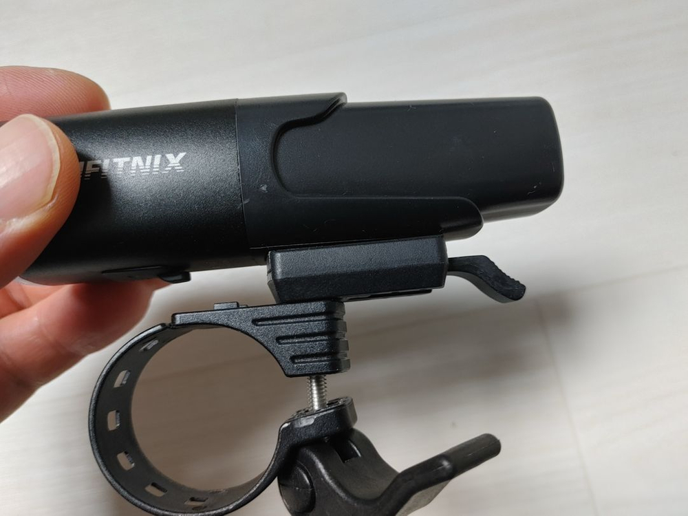 A급)엔피트닉스 충전식 자전거 전조등 나비500 루멘 팝니다. 택포2.7만 이미지