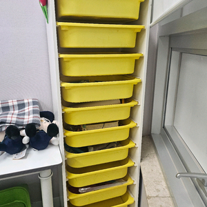 이케아 트로파스타 10단서랍장,두닷 콰트로 1600책상. 학원 와이드책상 이미지