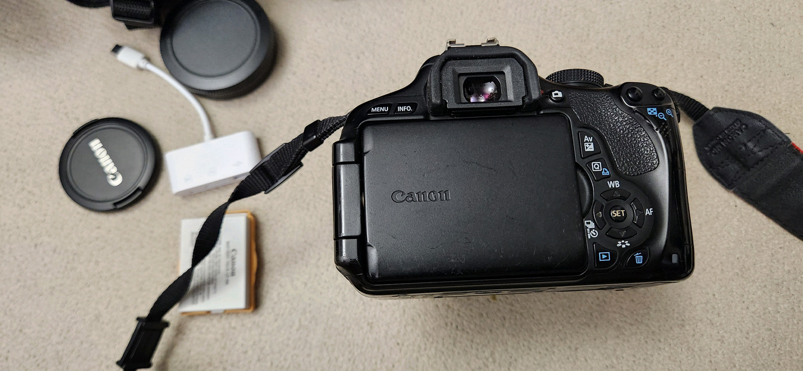 캐논 EOS 600D 와 EF-S 18-55 IS II 렌즈 가방 풀셋 팝니다 이미지