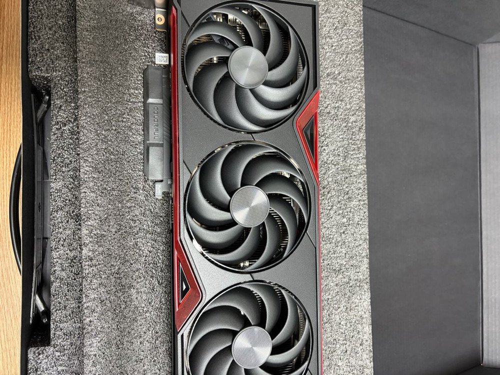 RTX 5060 컬러풀 3팬 그래픽카드 이미지