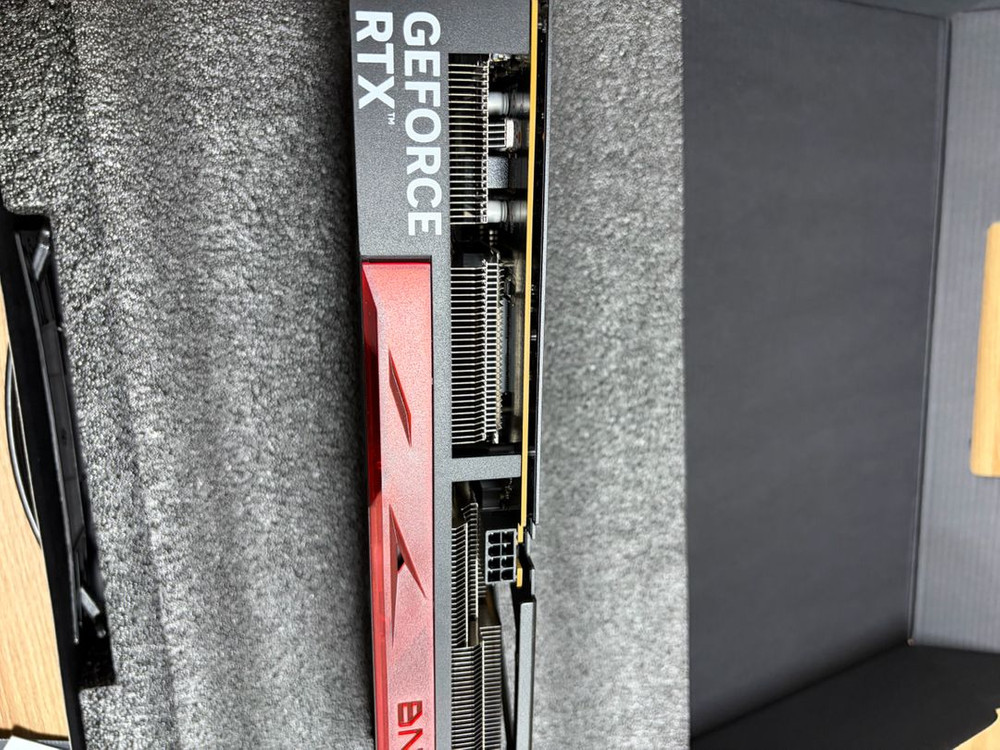 RTX 5060 컬러풀 3팬 그래픽카드 이미지