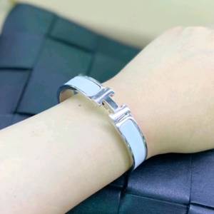 에르메스 클릭아슈pm 팔찌 정품A급(감정O)구찌프라다루이비통디올고야드샤넬셀린느보테가생로랑발렌시아가버버리반클리프가방 이미지