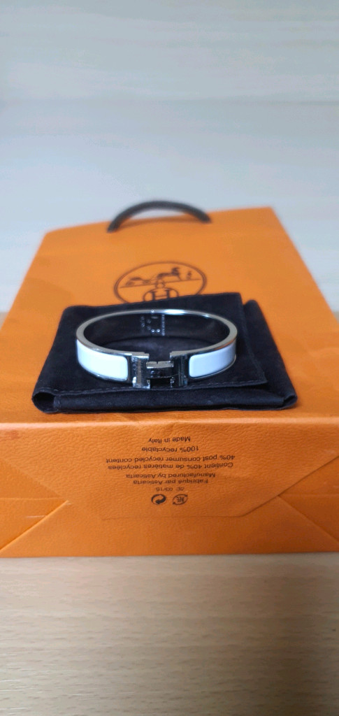 에르메스 클릭아슈pm 팔찌 정품A급(감정O)구찌프라다루이비통디올고야드샤넬셀린느보테가생로랑발렌시아가버버리반클리프가방 이미지