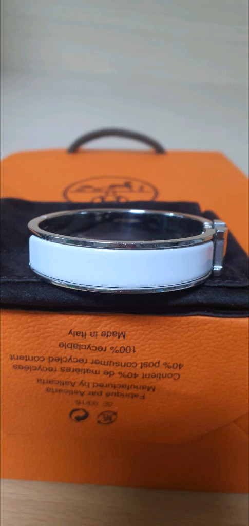 에르메스 클릭아슈pm 팔찌 정품A급(감정O)구찌프라다루이비통디올고야드샤넬셀린느보테가생로랑발렌시아가버버리반클리프가방 이미지