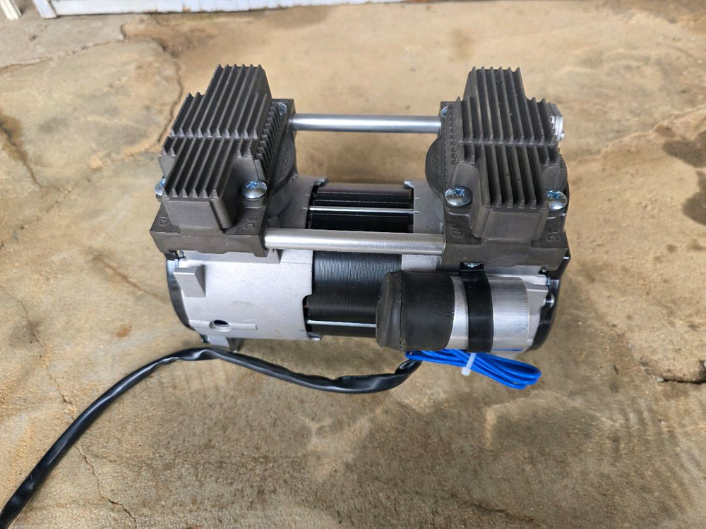 진공펌프 oil less rocking piston pump 120RND 이미지