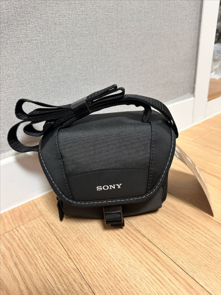 소니 A7C2 (A7CM2) 미러리스 카메라 + 28-60 렌즈 상자만 개봉 이미지
