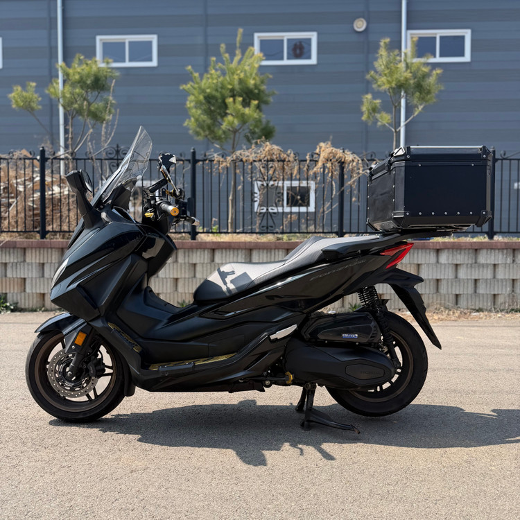 혼다 포르자350 25년식2만키로 배달셋팅 저렴하게 판매합니다! 이미지