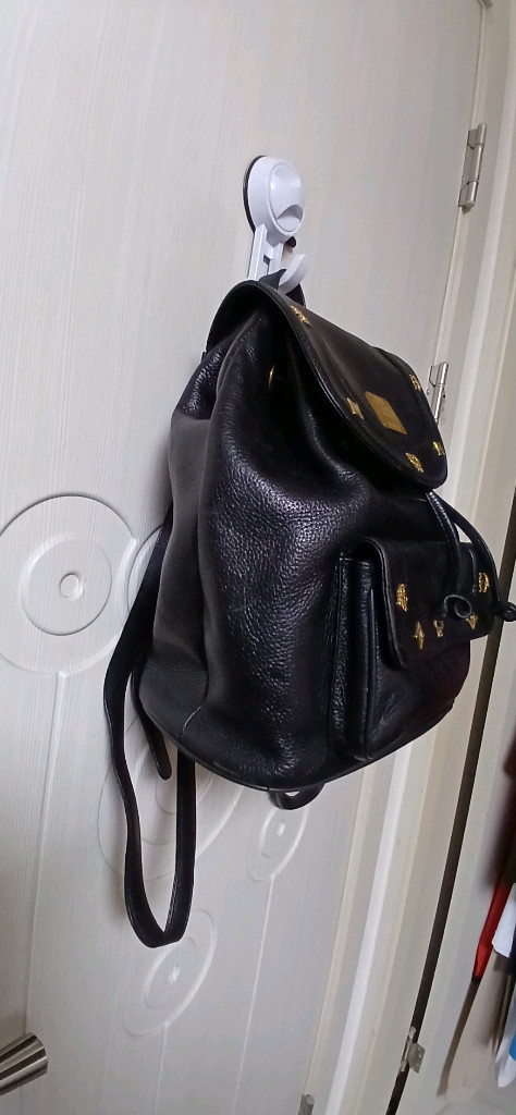 MCM 블랙 가죽 백팩 이미지