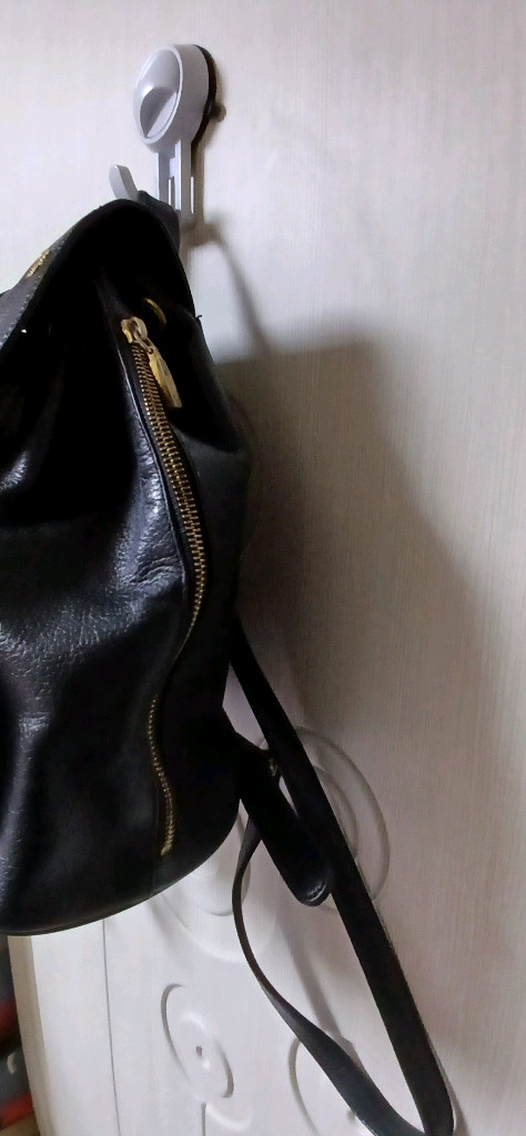 MCM 블랙 가죽 백팩 이미지