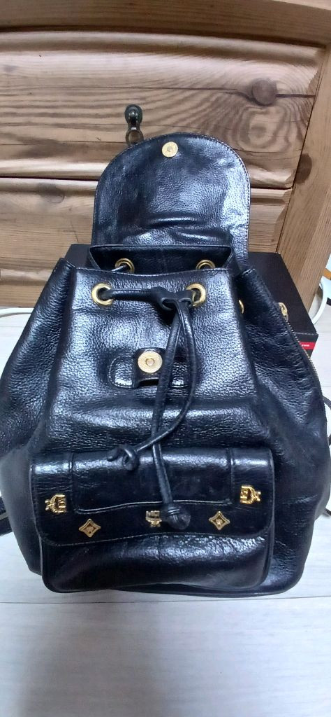 MCM 블랙 가죽 백팩 이미지