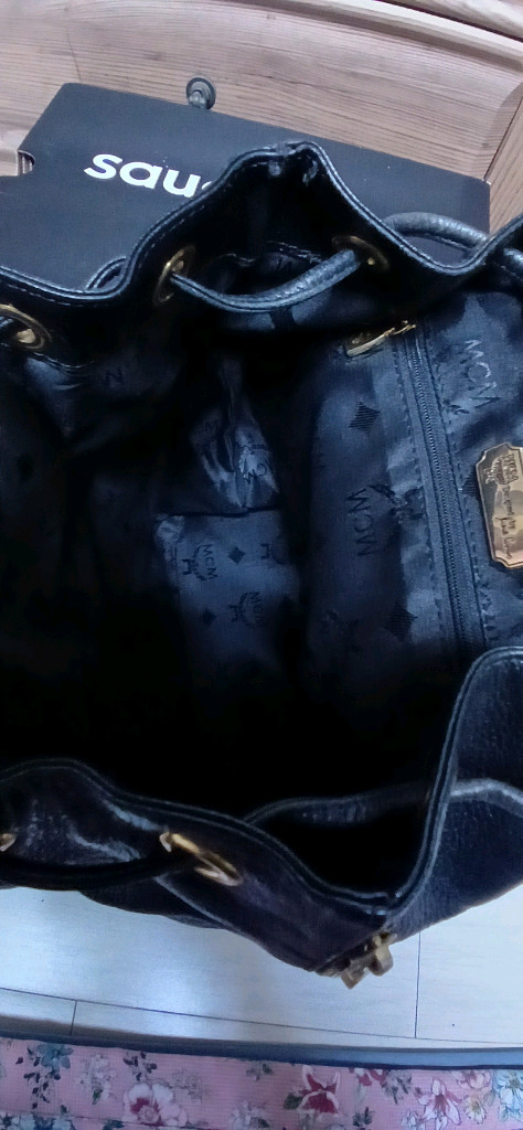 MCM 블랙 가죽 백팩 이미지