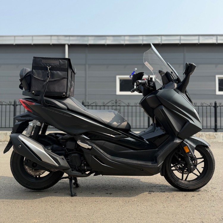 혼다 포르자350 23년식 4만키로 정비완료 출퇴근 저렴하게 판매합니다 이미지