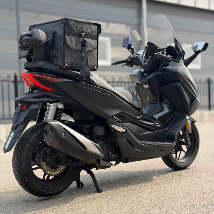 혼다 포르자350 23년식 4만키로 정비완료 출퇴근 저렴하게 판매합니다 이미지