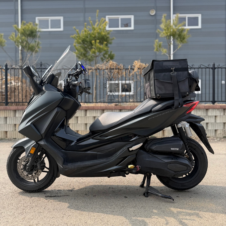 혼다 포르자350 23년식 4만키로 정비완료 출퇴근 저렴하게 판매합니다 이미지