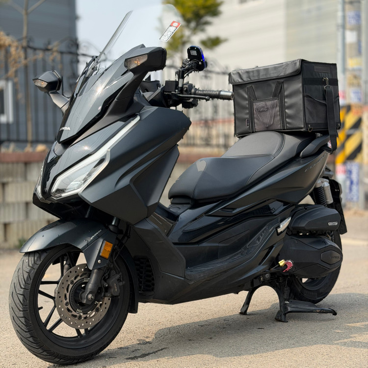 혼다 포르자350 23년식 4만키로 정비완료 출퇴근 저렴하게 판매합니다 이미지