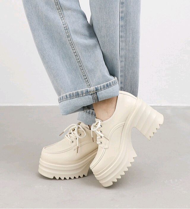 [새제품] 화이트 통굽 플랫폼 힐(8.5cm) 이미지