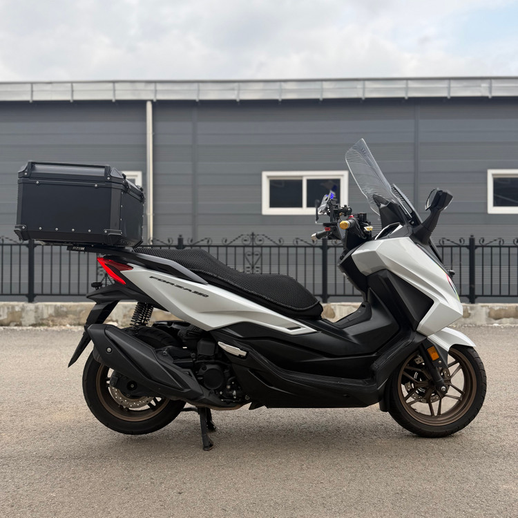 혼다 포르자350 25년식 1만키로 2채널 블박 배달셋팅 판매합니다 이미지