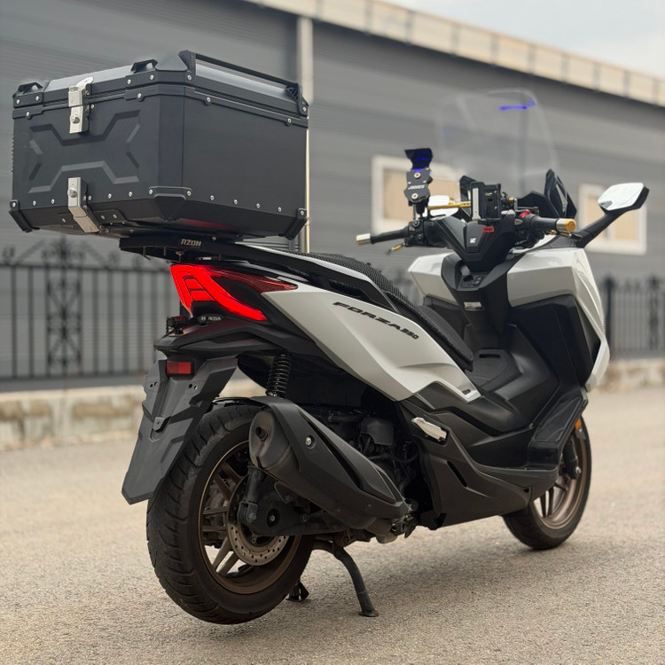 혼다 포르자350 25년식 1만키로 2채널 블박 배달셋팅 판매합니다 이미지