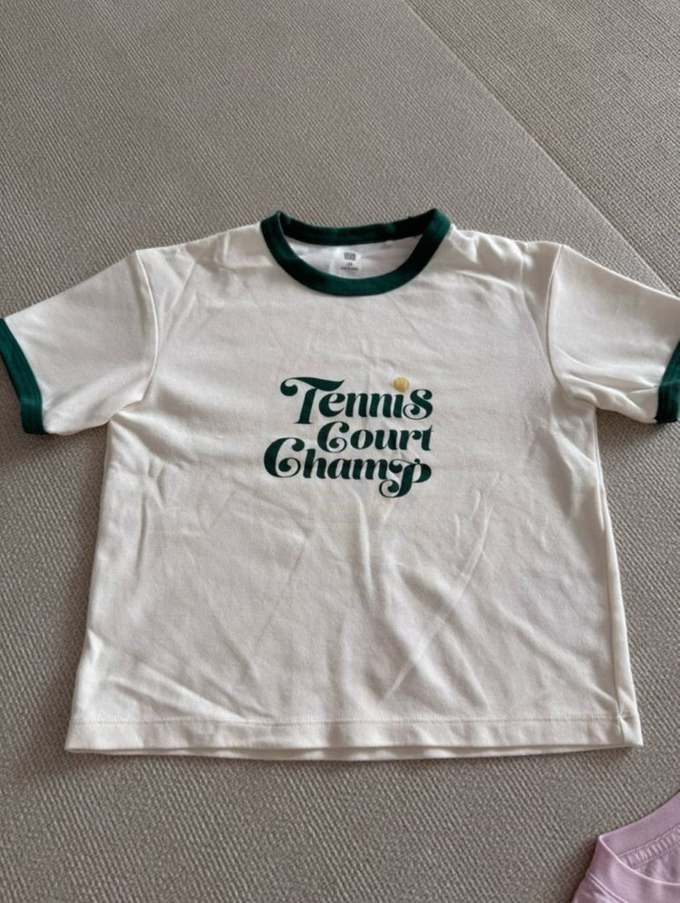 유니클로 바람막이 반팔티2 120 사이즈 이미지