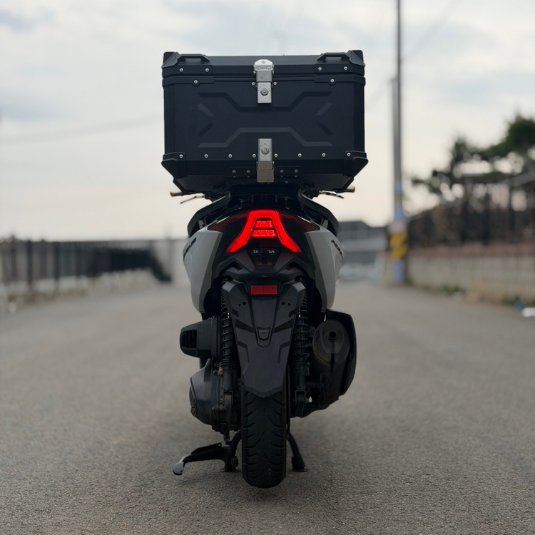 혼다 포르자350 25년식 1만키로 2채널 블박 배달셋팅 판매합니다 이미지